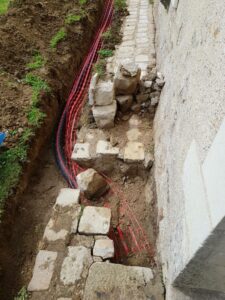 Installation tableau électrique tétrapolaire pour l'alimentation d'une future piscine, à Angers, dans le Maine-et-Loire (49).