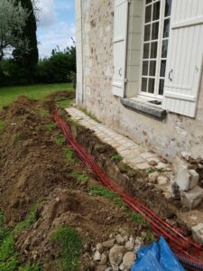 Installation tableau électrique tétrapolaire pour l'alimentation d'une future piscine, à Angers, dans le Maine-et-Loire (49).