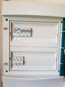 Alimentation électrique pour un bassin et de futurs éclairages extérieures À bouchemaine